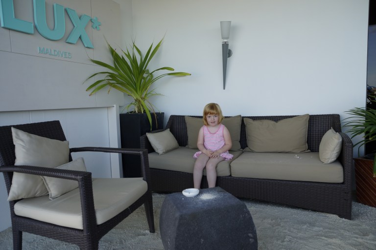 Her sitter jeg å venter på at sjøflyet skal bli klart.