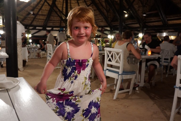 Agnes danser slik de gjør her nede.