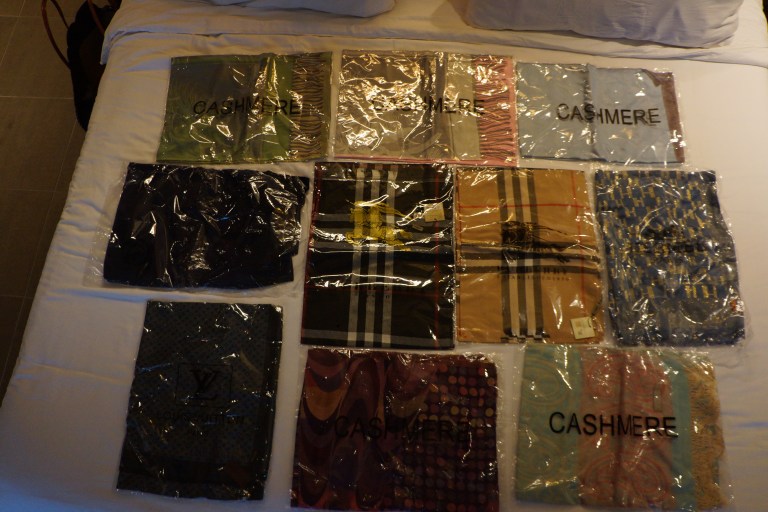 Skjerf fra strandselgeren Paul