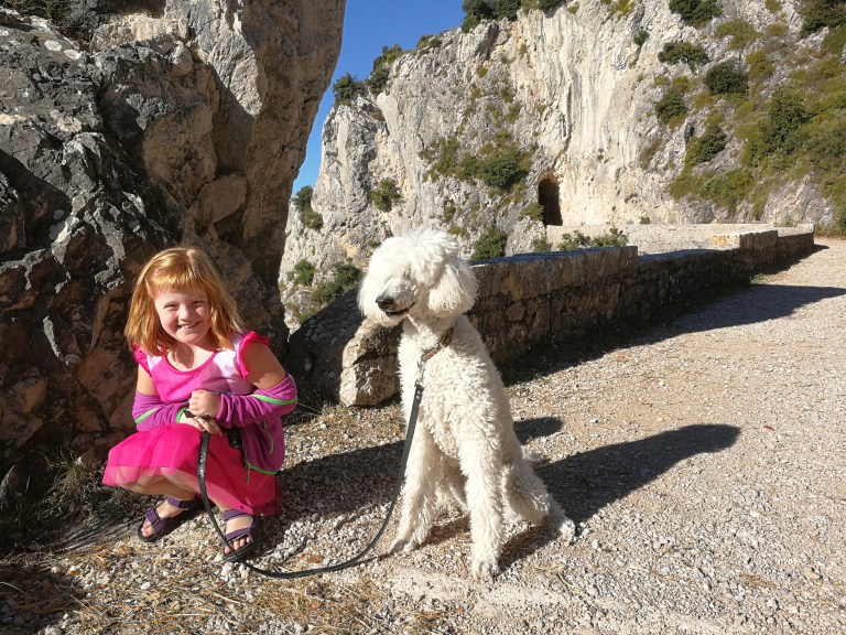 Deler av stien går gjennom tunneller